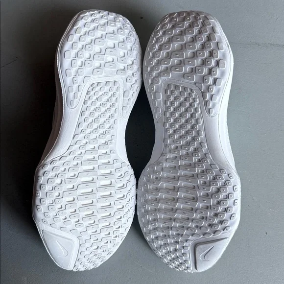 Nike Men's White Invincible 3 Running Sneakers - Picture 5 of 5